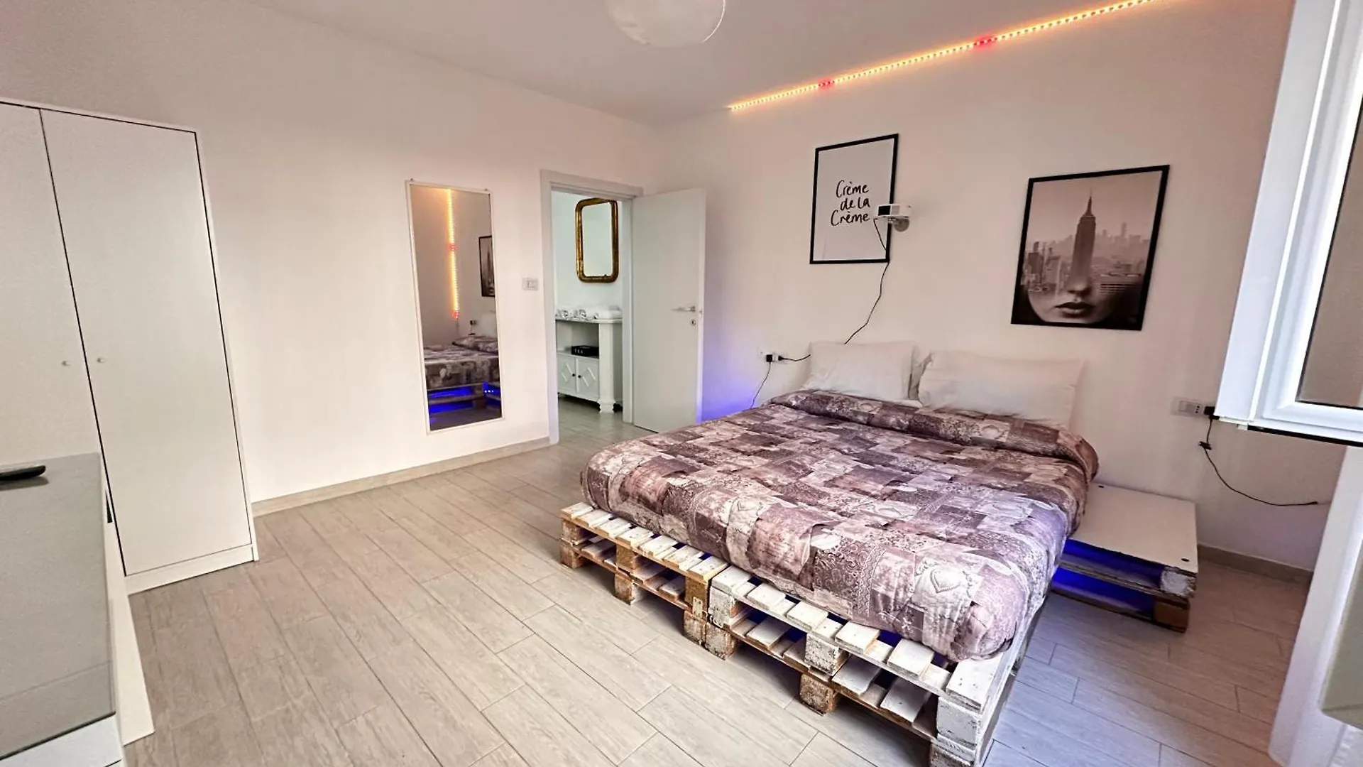 Infondoalmar Rimini --Intero Apt Indipendente-Netflix-Metromare A 40M-Proiettore 4K Cinema-Wifi Fibra-Led-Parcheggio-Riscaldamento-- Apartment