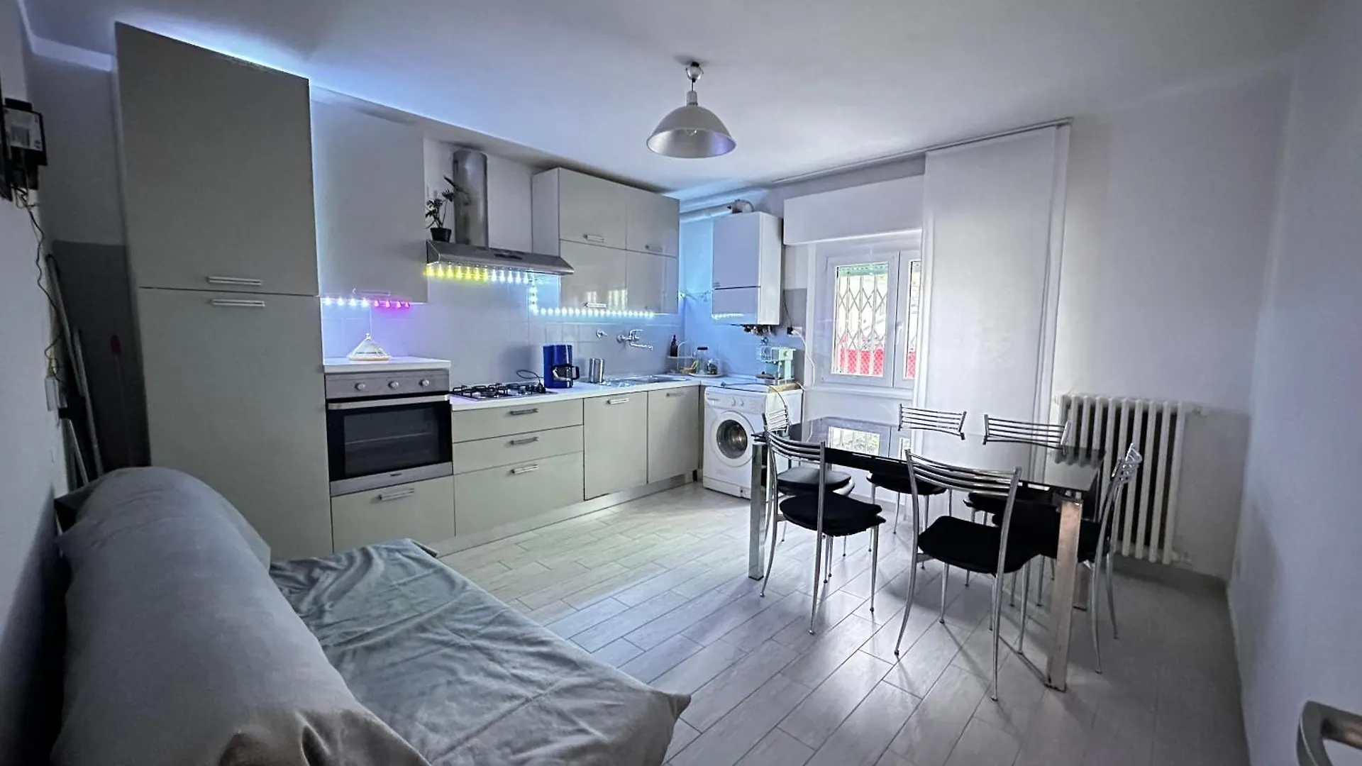Infondoalmar Rimini --Intero Apt Indipendente-Netflix-Metromare A 40M-Proiettore 4K Cinema-Wifi Fibra-Led-Parcheggio-Riscaldamento--