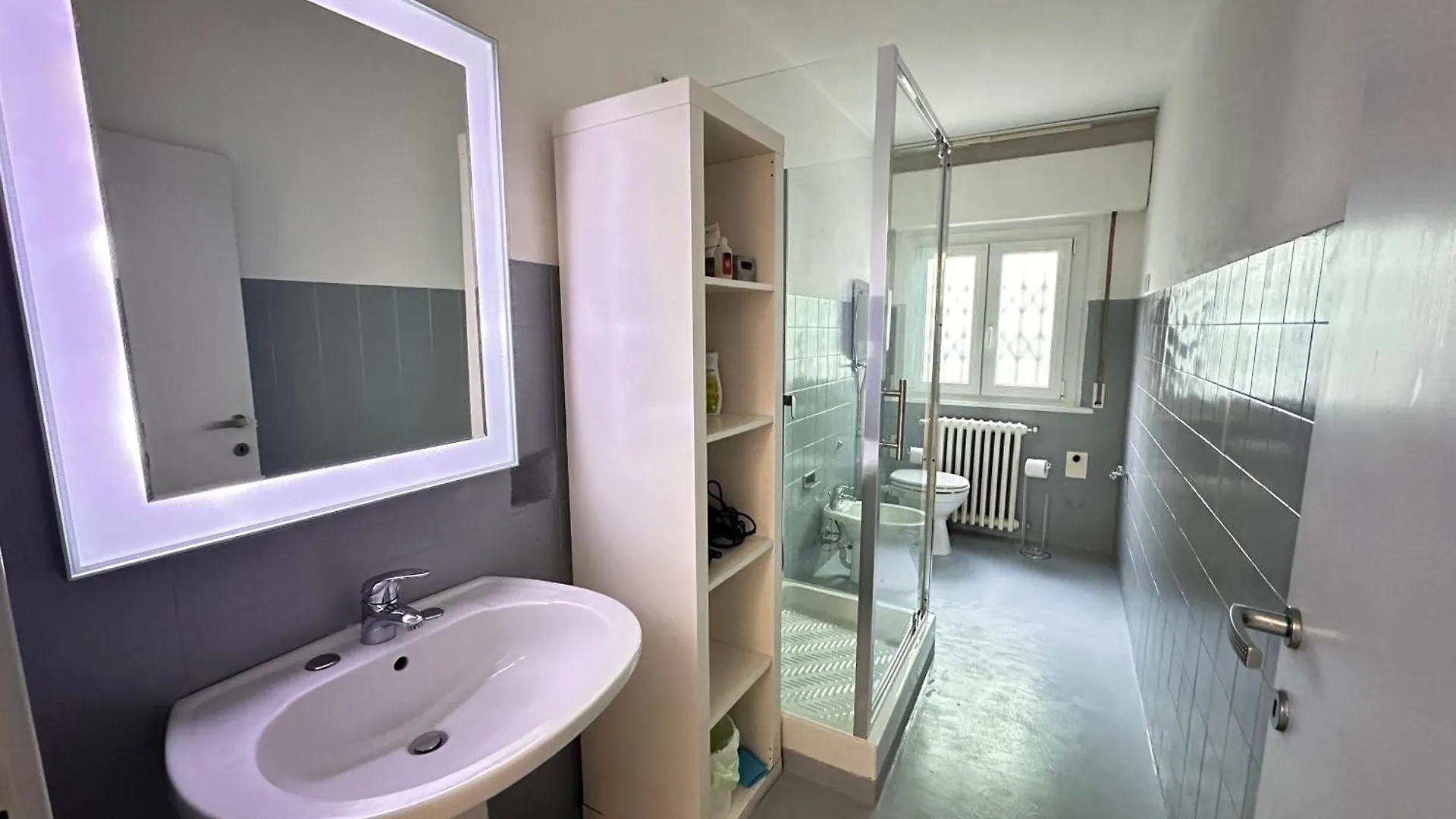 Infondoalmar Rimini --Intero Apt Indipendente-Netflix-Metromare A 40M-Proiettore 4K Cinema-Wifi Fibra-Led-Parcheggio-Riscaldamento-- 0*,  Italy