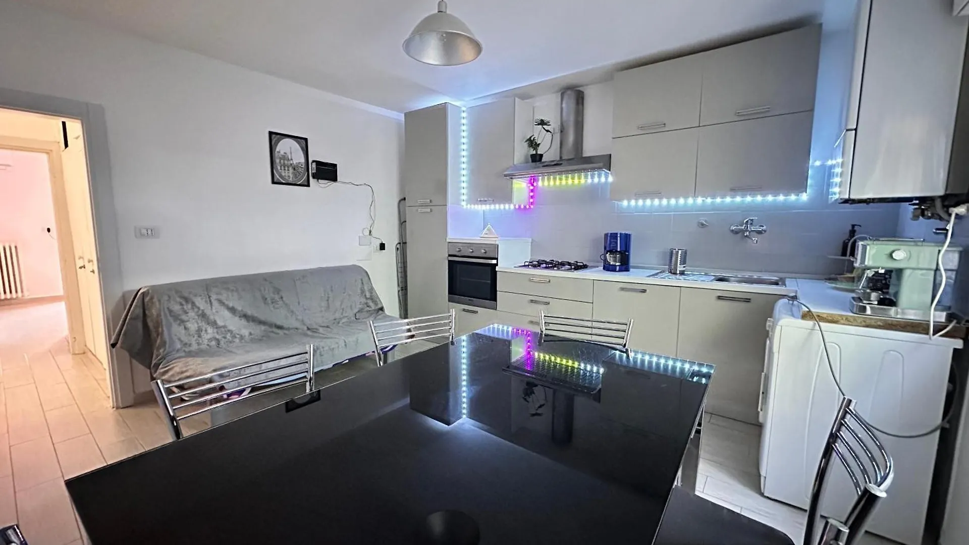 Infondoalmar Rimini --Intero Apt Indipendente-Netflix-Metromare A 40M-Proiettore 4K Cinema-Wifi Fibra-Led-Parcheggio-Riscaldamento-- Italy