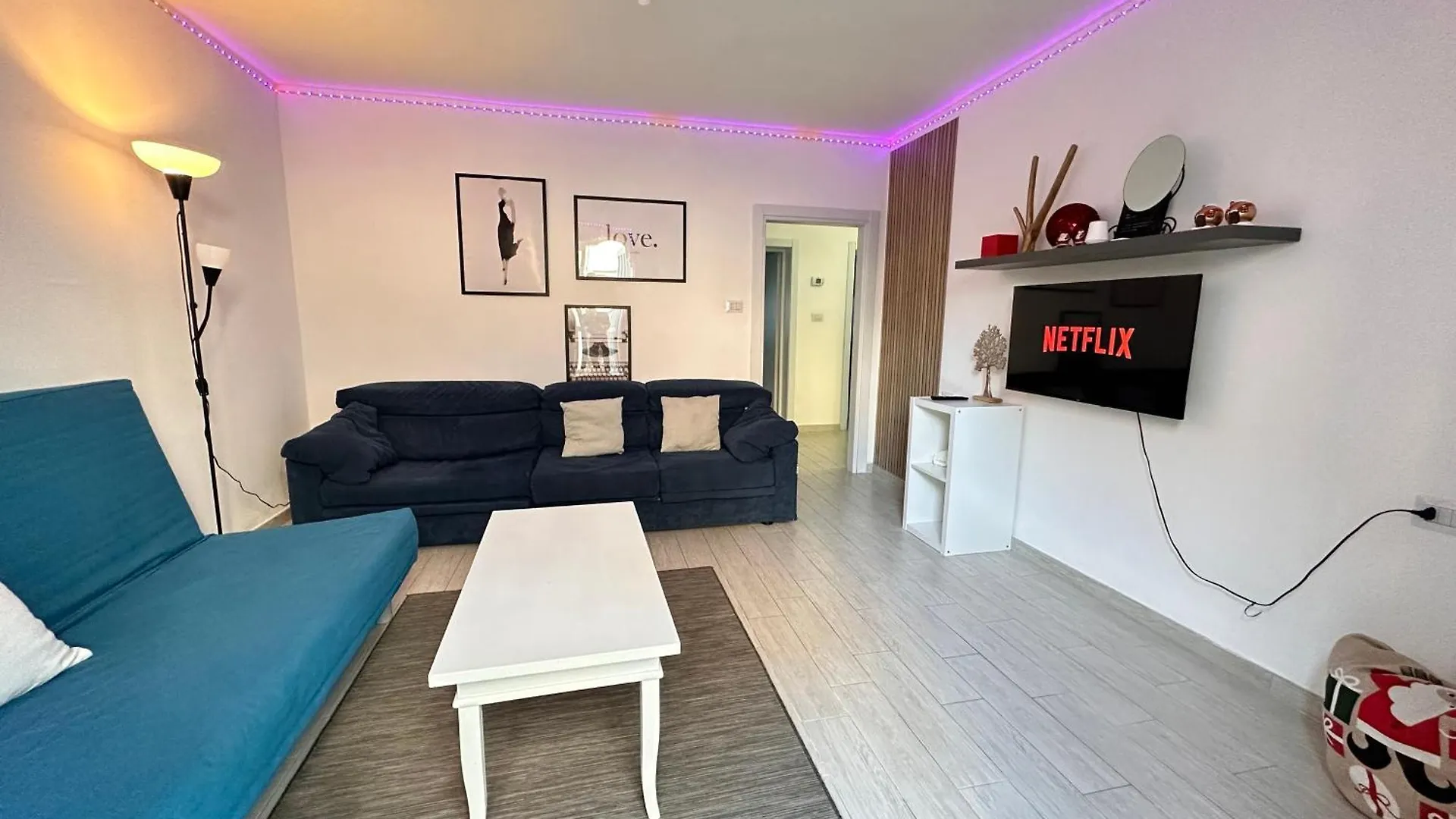 Apartment Infondoalmar Rimini --Intero Apt Indipendente-Netflix-Metromare A 40M-Proiettore 4K Cinema-Wifi Fibra-Led-Parcheggio-Riscaldamento--